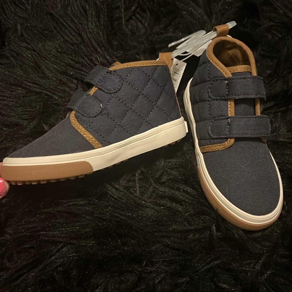 Old Navy boys Shoes Sz 7